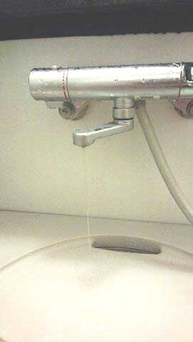 お風呂の蛇口水漏れして水が止まらない時の解決方法