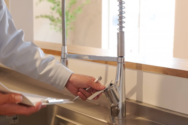 トイレの水が流れっぱなし 原因と修理