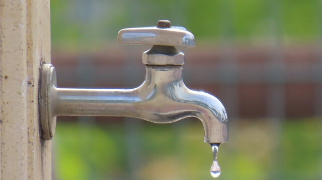 キッチン下の水漏れ放置 リスク